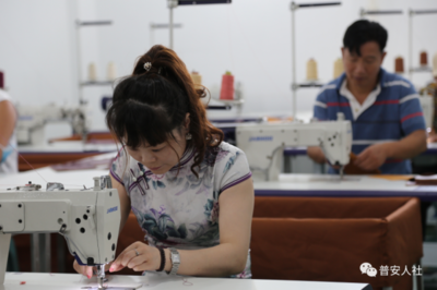 普安縣青山鎮:工廠建在家門口 “袋”動就業促增收