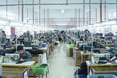 實業不死,打工仔回鄉開廠雇用大媽,箱包加工年銷售1500萬