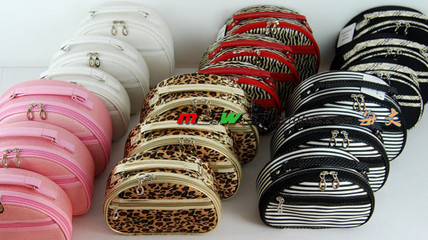 【義烏廠家生產加工化妝包、冰包、手提包、拉桿包等箱包】價格,廠家,圖片,服飾加工,肖守田(個體經營)-