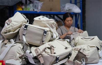 貴州丹寨:安置社區“微工廠“ 助就業