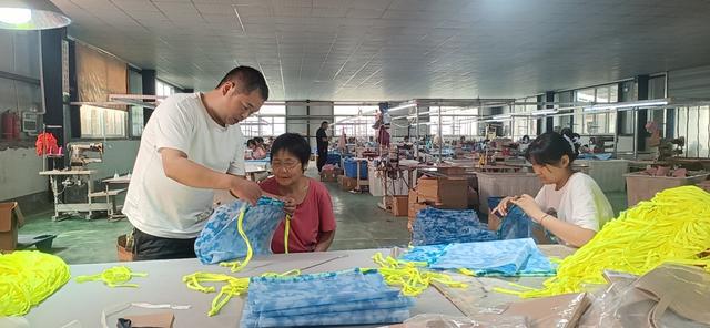 許昌鄢陵 '箱'約左岸 '包'攬振興，箱包加工引領鄉村產業振興